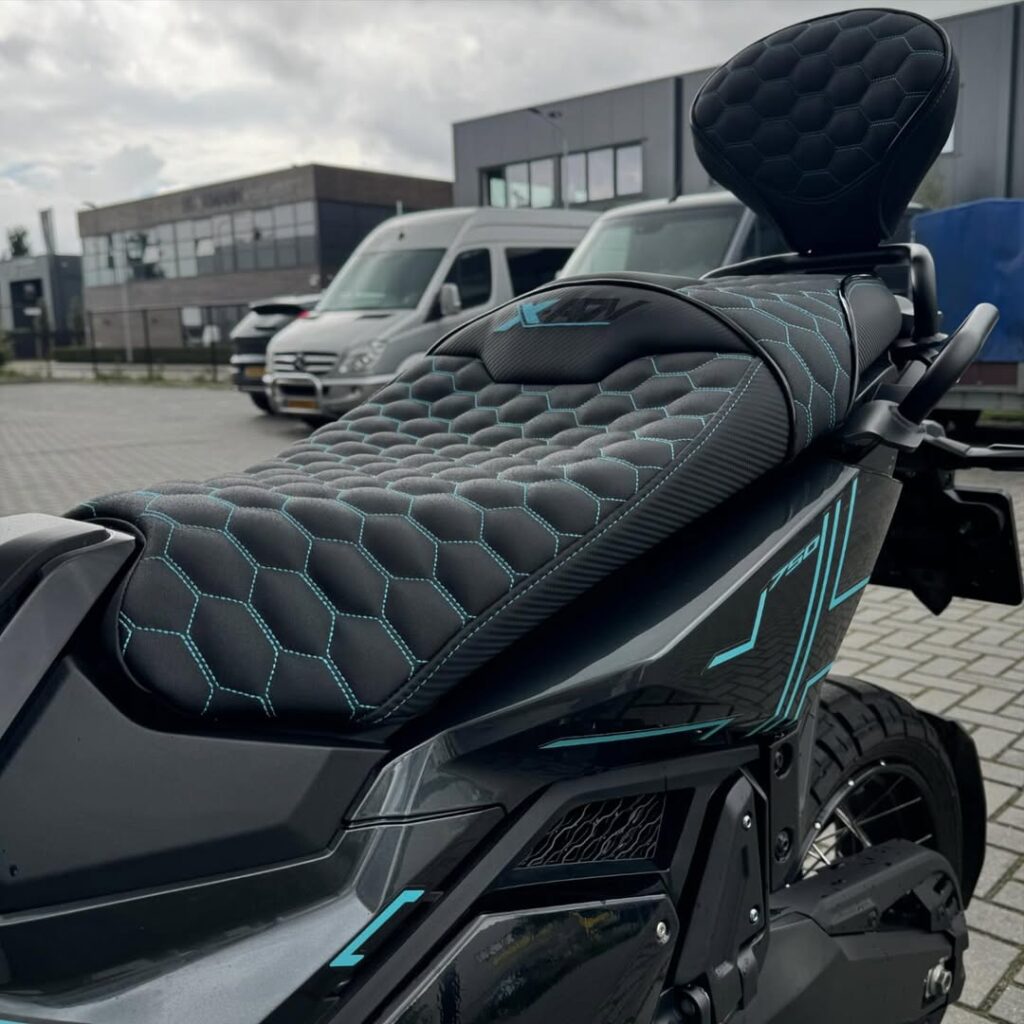 tiffany blue 💙🦋🫐🧢 for sale, interested dm! 📩 #honda #hondaxadv #hondaxadv750 #hondaxadventu